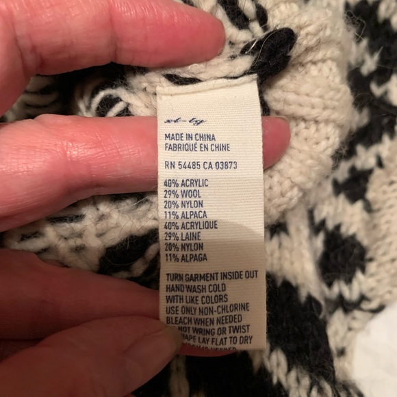 American Eagle Snowflake Sweater - Picture 12 of 13